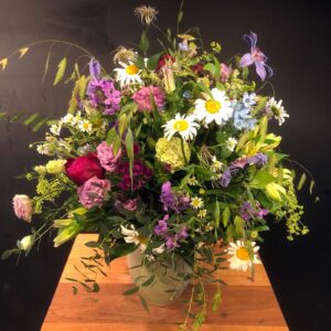 Sommerlicher Wiesen- und Gartenstrauss